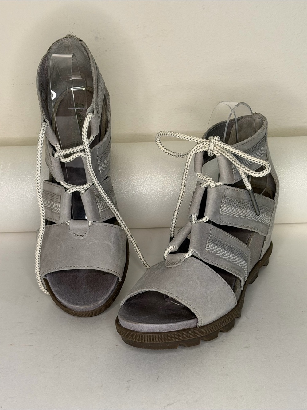 SOREL Women’s Joanie II Ankle Lace Wedge Sandals Dove Gray Size 9 Like New